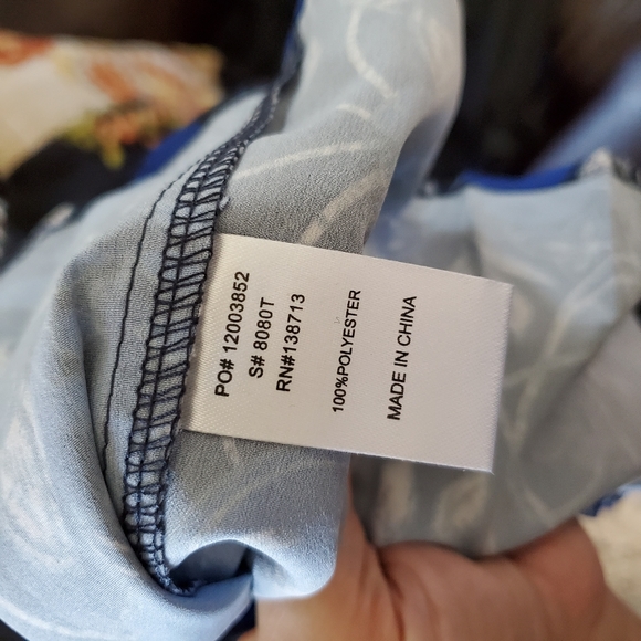 Doe & Rae blue abstract floral halter tank L - Picture 9 of 12